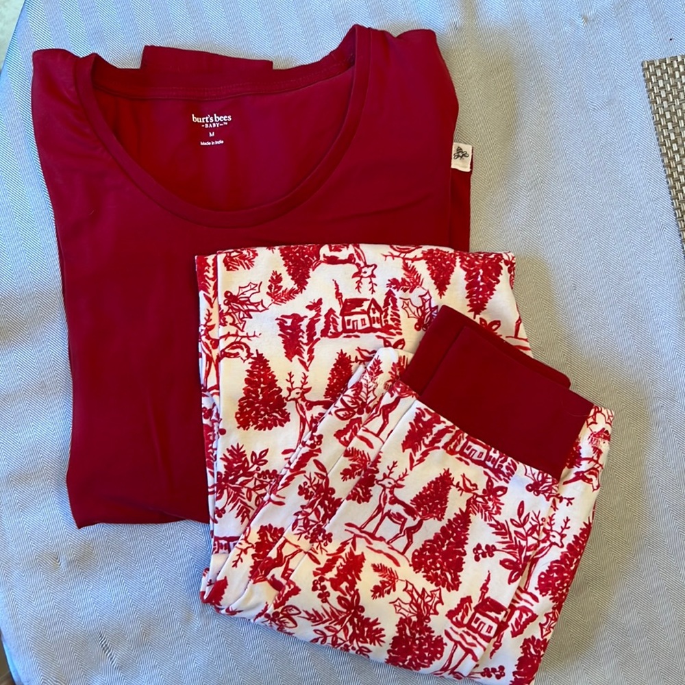 Burt’s Bees Baby Womans Medium Woodland Family Print Pajamas